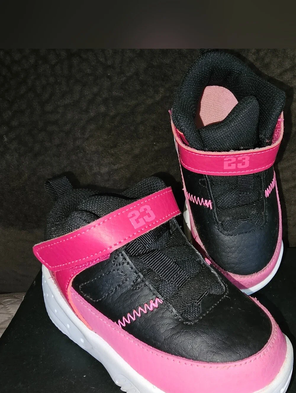 Jordan Maz Aura 3 Size 7C Athletic Sneakers - Black & Pink